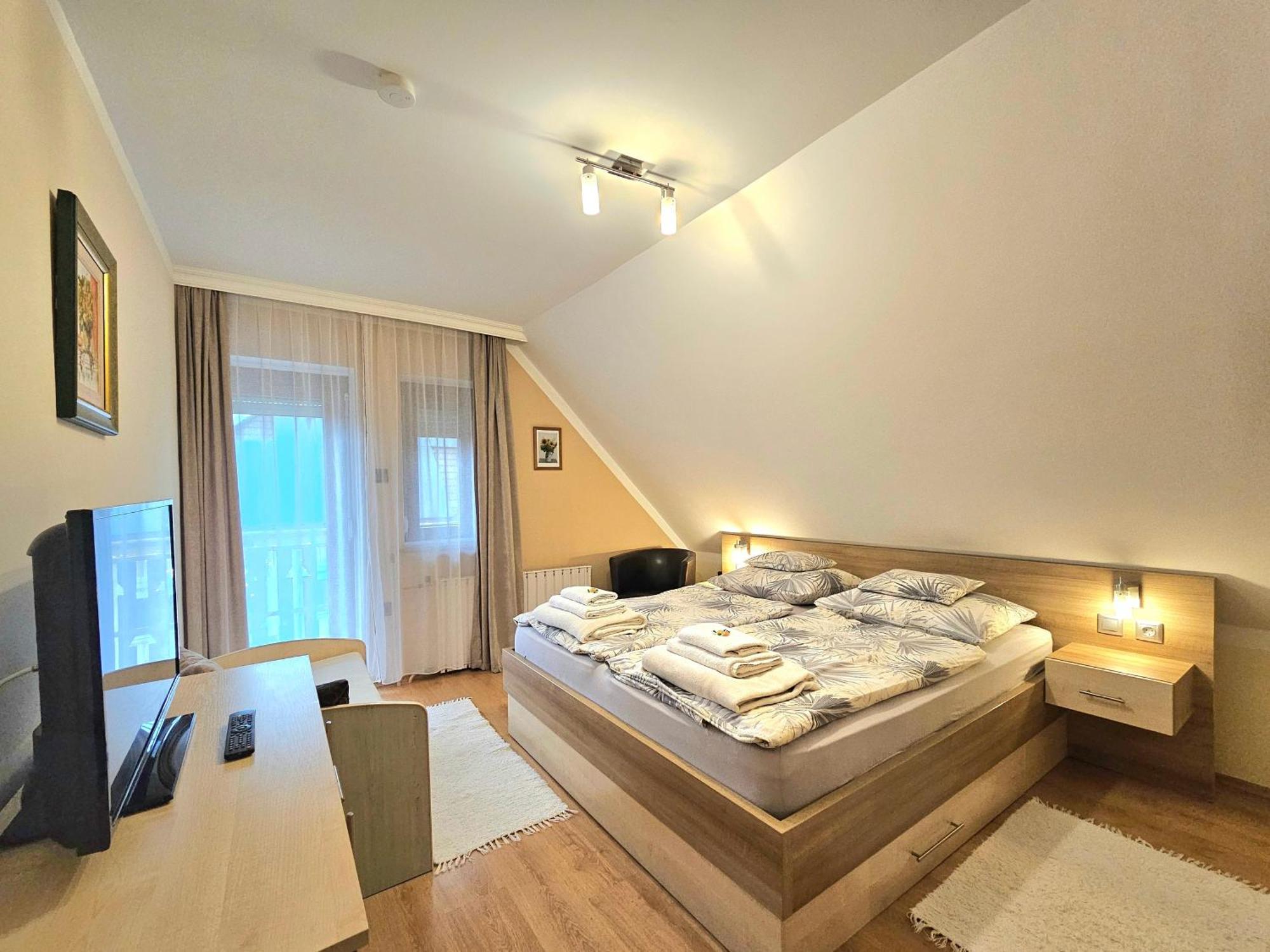 Apartman Siesta Buek - Buekfuerdo Exterior photo